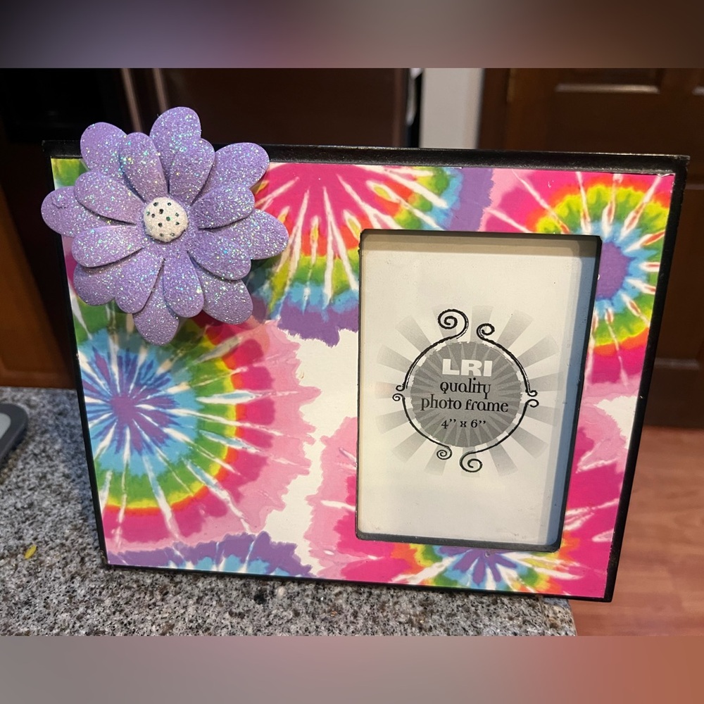 Tie-dye print with metal purple flower 4 x 6 photo frame